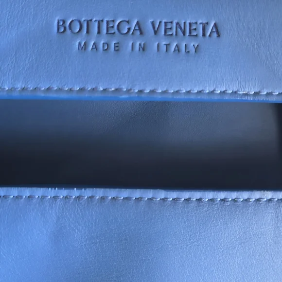 Bottega Veneta Intrecciato Leather Messenger Bag With COA Authentication - Picture 3 of 16